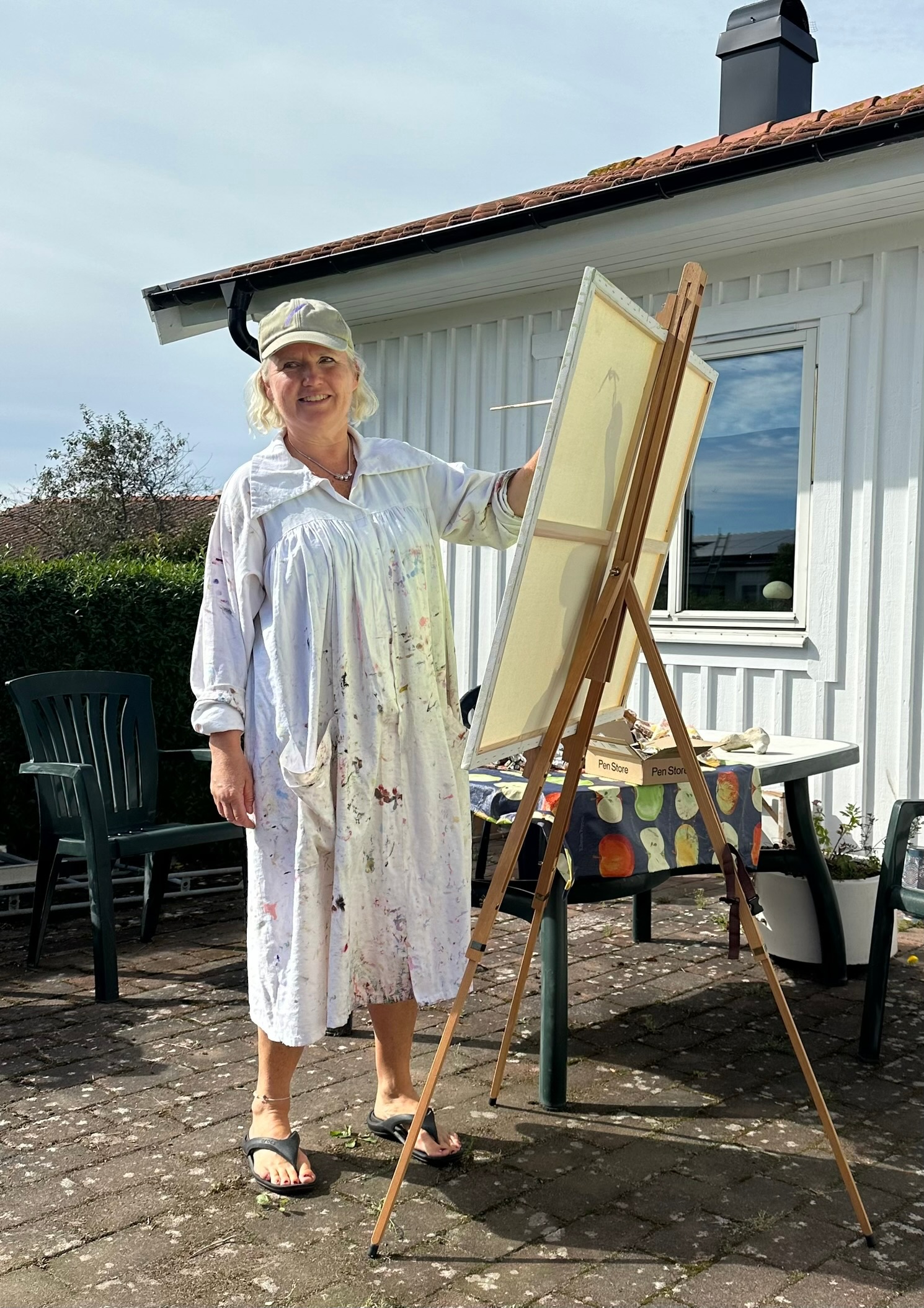 målar utomhus